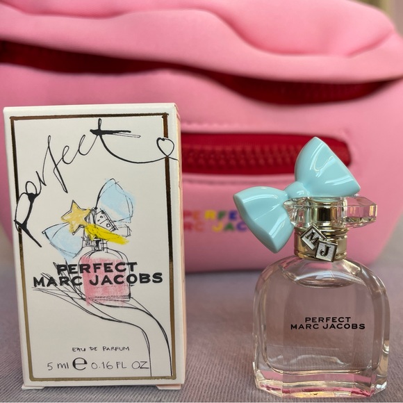 Marc Jacobs belt bag with body lotion and perfume - Picture 8 of 8